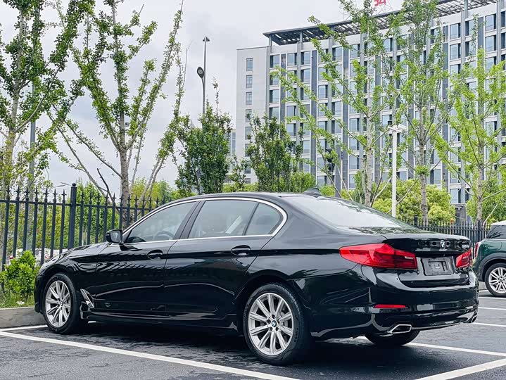 BMW 5-Series 2018 528 Li — фото 9