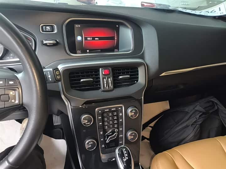 Volvo V40 2019 T 3 — фото 13