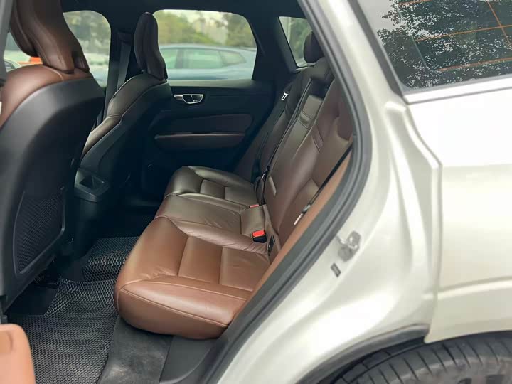 Volvo XC60 2021 T 5 4 WD — фото 11