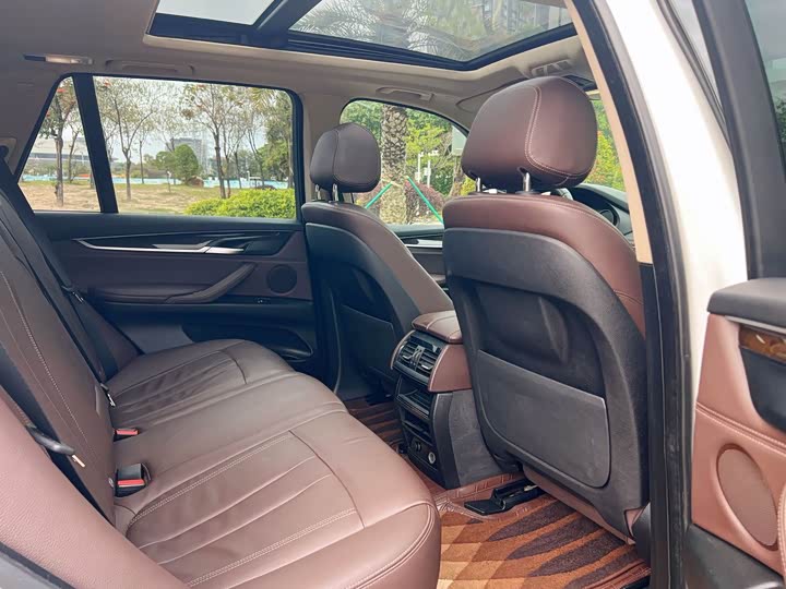 BMW X5 2018 x Drive 28i — фото 14