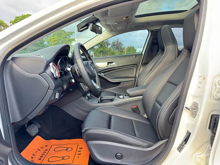 Mercedes-Benz GLA 2018 GLA 200 — фото 11