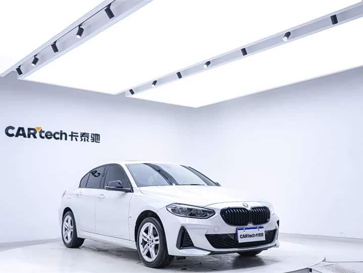 BMW 1-Series 2022 120i M — фото 13