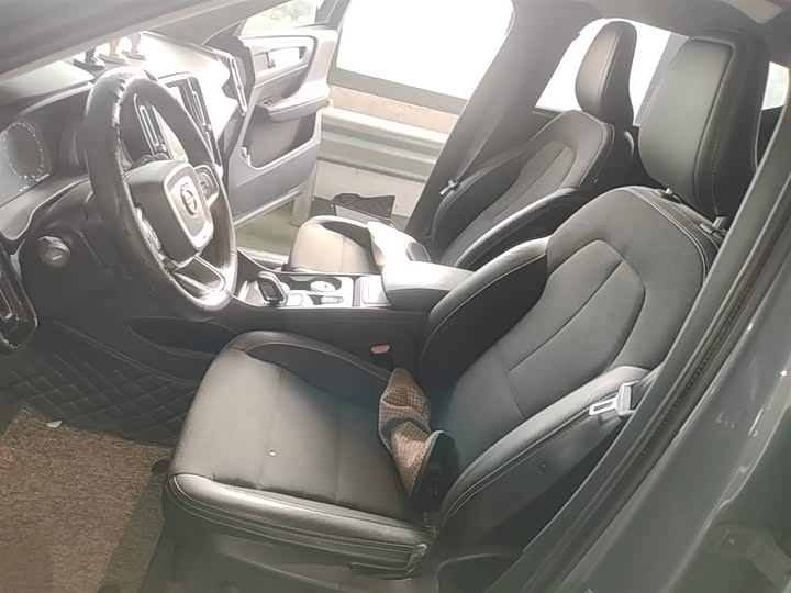 Volvo XC40 2020 T 3 — фото 15