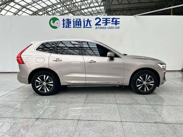 Volvo XC60 2023 B 5 4 WD — фото 4