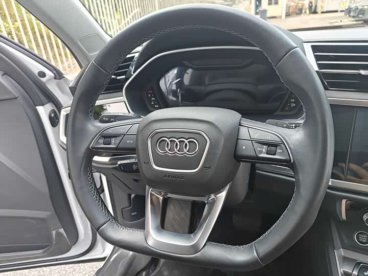 Audi Q3 2023 35 TFSI (1.5 T) — фото 9