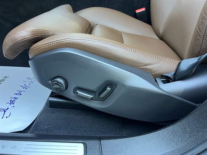Volvo XC60 2022 B 5 4 WD — фото 17
