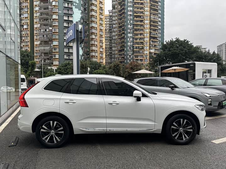 Volvo XC60 2025 B 5 4 WD — фото 2