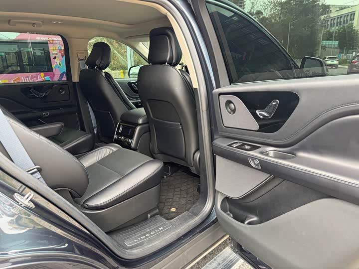 Lincoln Aviator — фото 11