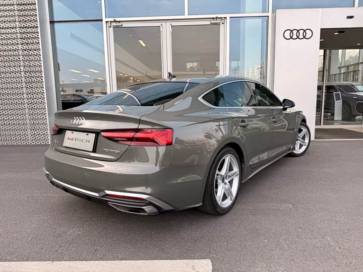 Audi A5 2024 Sportback 40 TFSI — фото 4