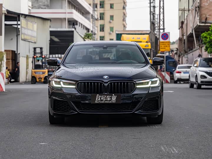 BMW 5-Series 2022 540i M — фото 2