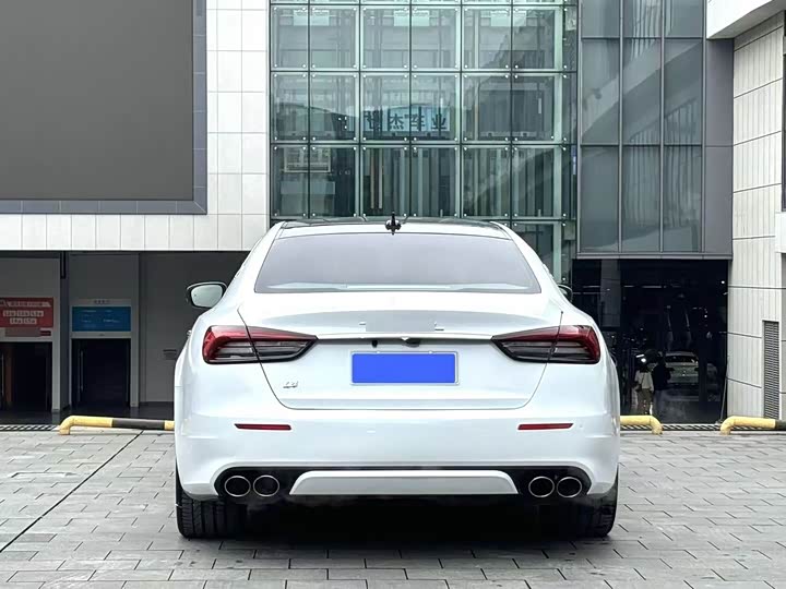 Maserati Quattroporte — фото 8