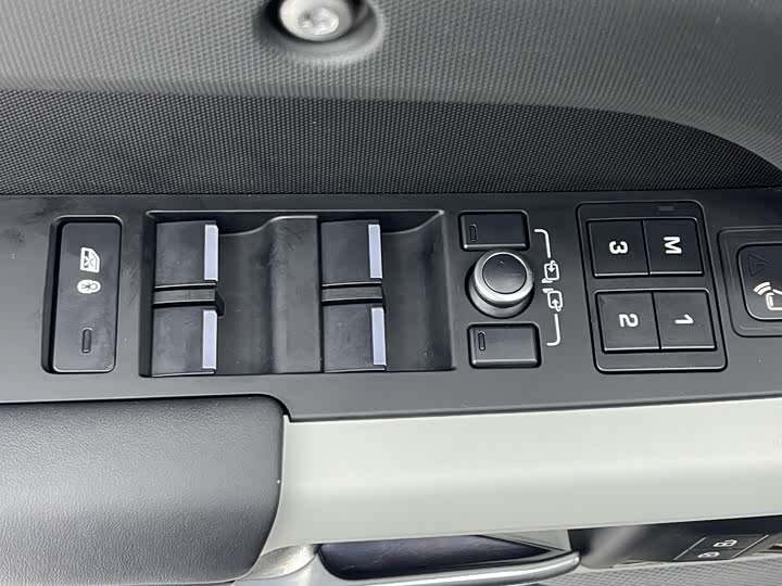 Land Rover Defender — фото 11