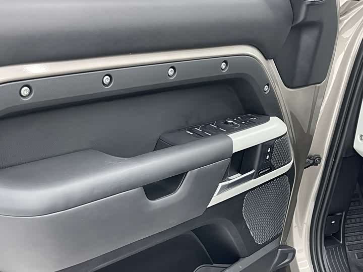 Land Rover Defender — фото 15