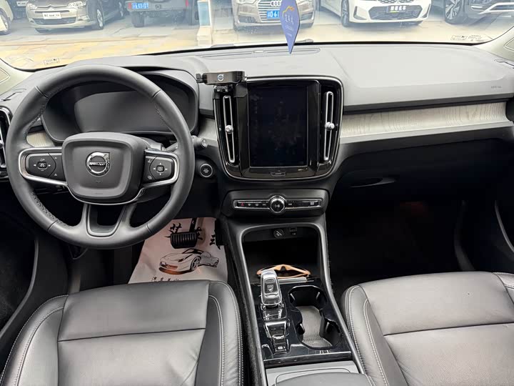 Volvo XC40 2022 T 4 WD — фото 3
