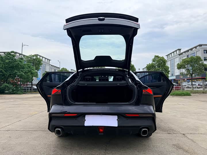 Changan UNI-V 2023 1.5 T Premium — фото 21