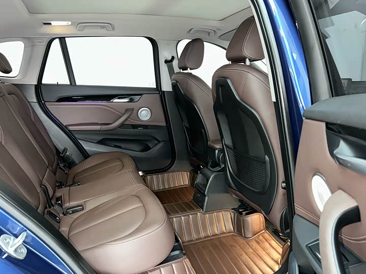 BMW X1 2021 s Drive 20 Li — фото 12