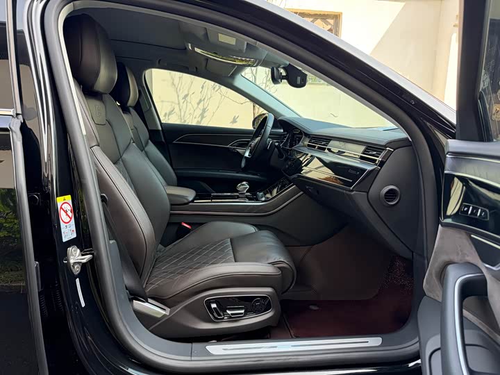 Audi A8 2021 A 8 L 50 TFSI quattro Comfort — фото 4