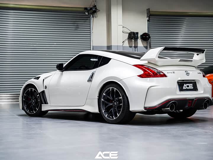 Nissan 370 2015 3.7 L NISMO — фото 4