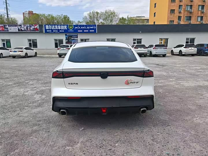 Changan UNI-V 2024 1.5 T — фото 8