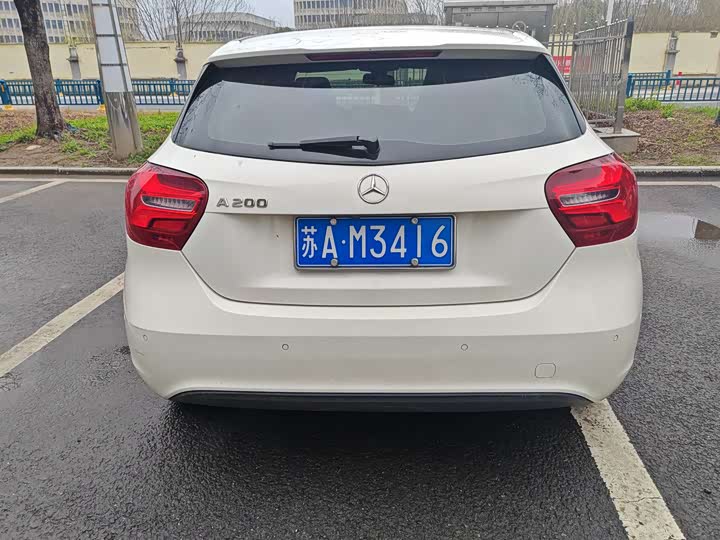 Mercedes-Benz A-Class 2016 A 200 — фото 4