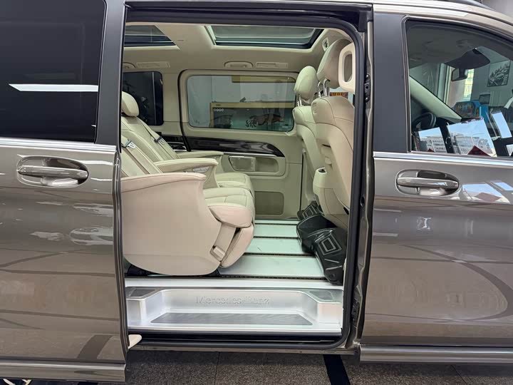 Mercedes-Benz V-Class 2017 V 260 — фото 38