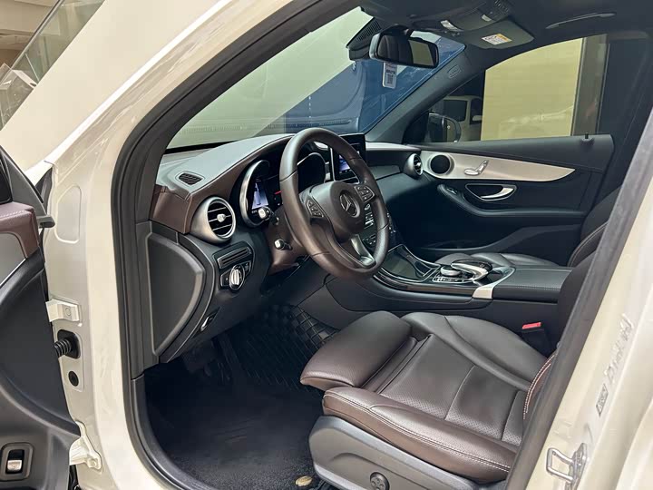 Mercedes-Benz GLC 200 L 4MATIC — фото 17