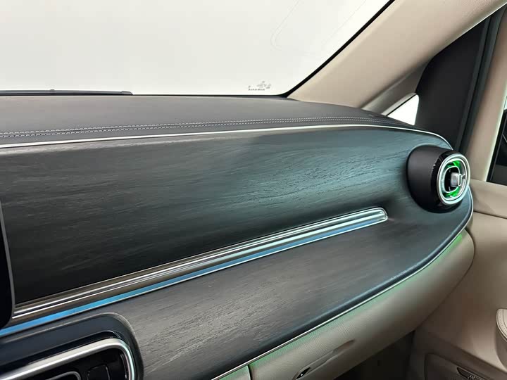 Mercedes-Benz V-Class 2024 V 300 L — фото 13