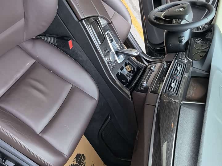 BMW 5-Series 2014 525 Li — фото 12