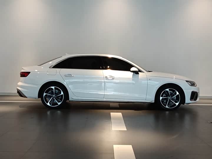 Audi A4L 2022 40 TFSI — фото 3