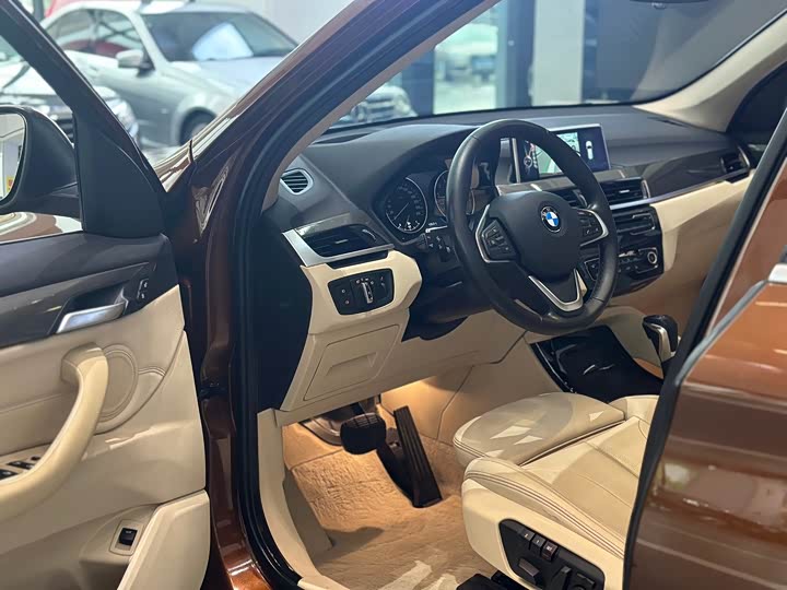 BMW X1 2018 x Drive 25 Li Luxury — фото 7