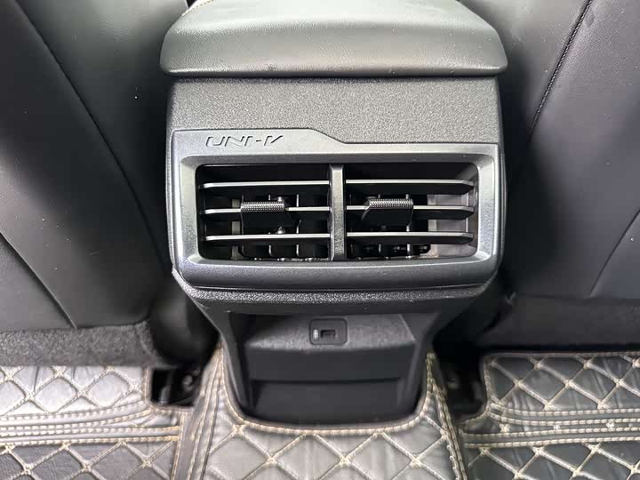 Changan UNI-V 2022 1.5 T Premium — фото 23