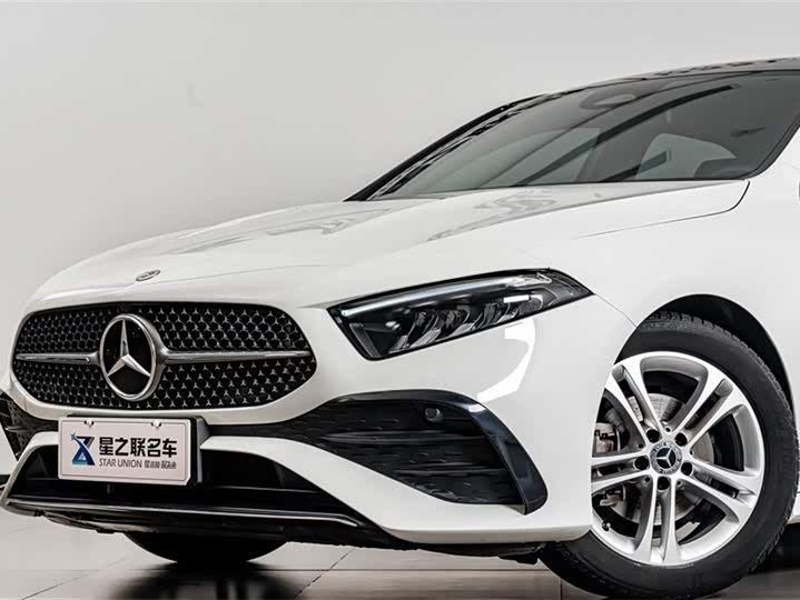Mercedes-Benz A-Class 2024 A 180 L — фото 2