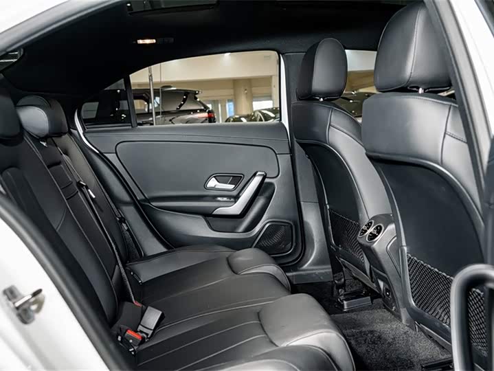 Mercedes-Benz A-Class 2024 A 180 L — фото 21
