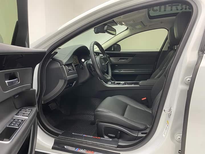 Jaguar XFL 2020 XFL 2.0 T P 200 2 WD — фото 17