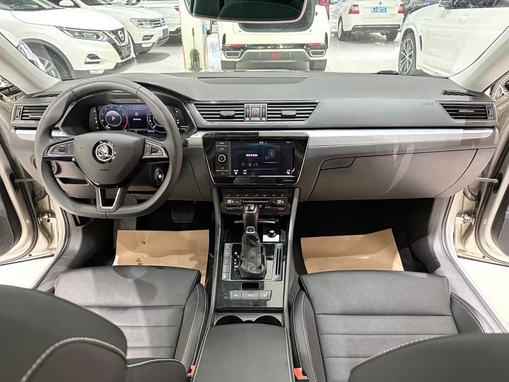 Skoda Superb — фото 4