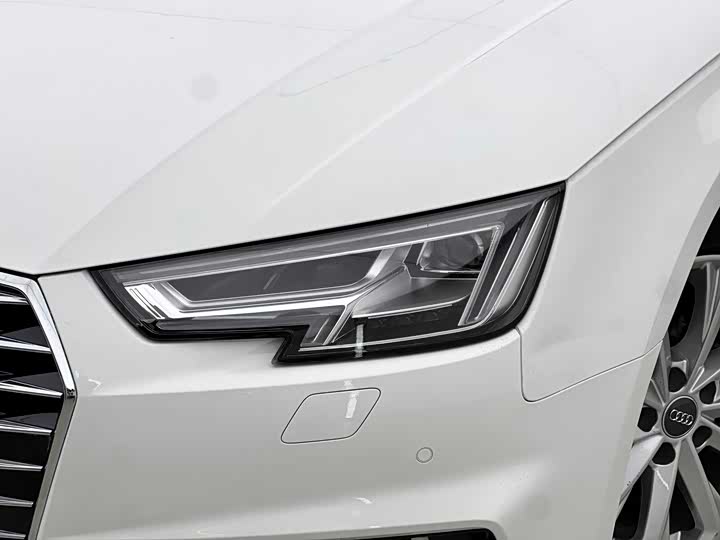 Audi A4L 2019 40 TFSI VI — фото 16
