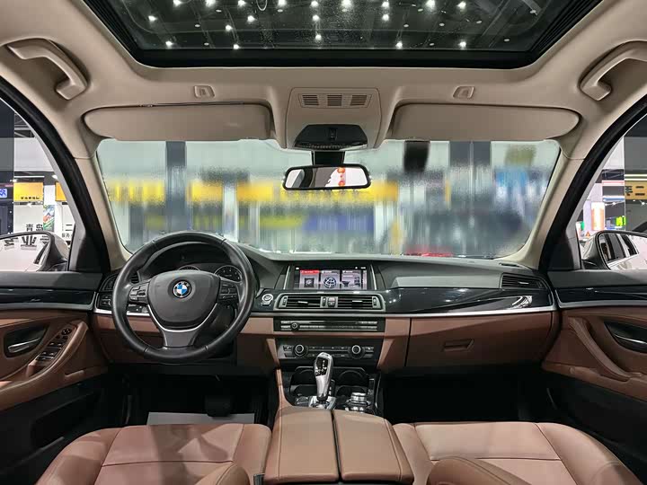BMW 5 Series 520Li — фото 7