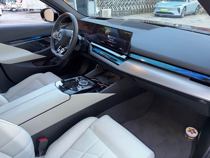 BMW i 5 M 60 2024 x Drive M 60 — фото 18