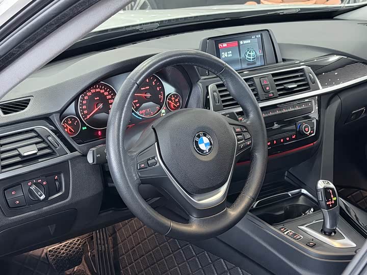 BMW 3-Series 2018 320i — фото 5