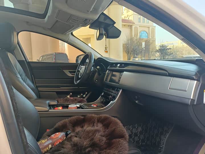 Jaguar XFL 2017 XFL 2.0 T 200 PS — фото 9