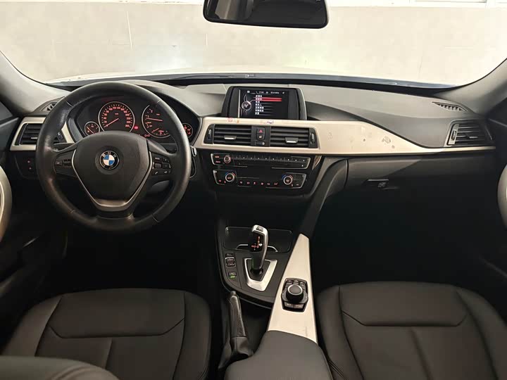 BMW 3-Series 2016 320i — фото 17
