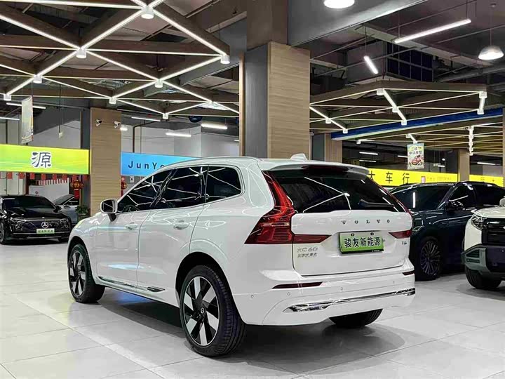 Volvo XC60 Hybrid 2025 Hybrid 4 WD — фото 4