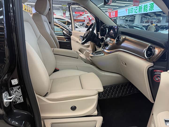 Mercedes-Benz V-Class 2022 V 260 L — фото 13