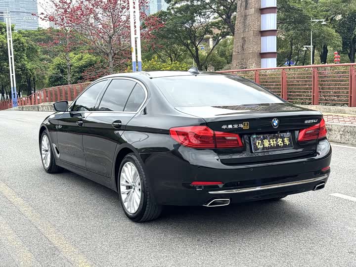 BMW 5 Series 525Li люкс-пакет — фото 7
