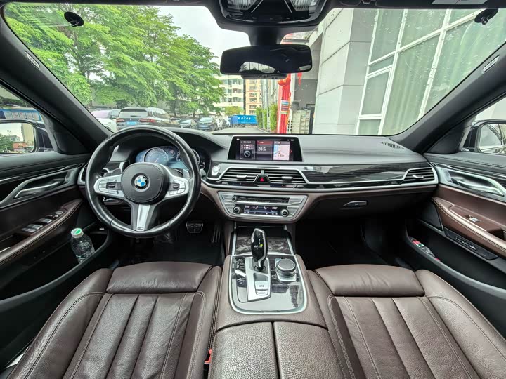 BMW 7 Series — фото 12