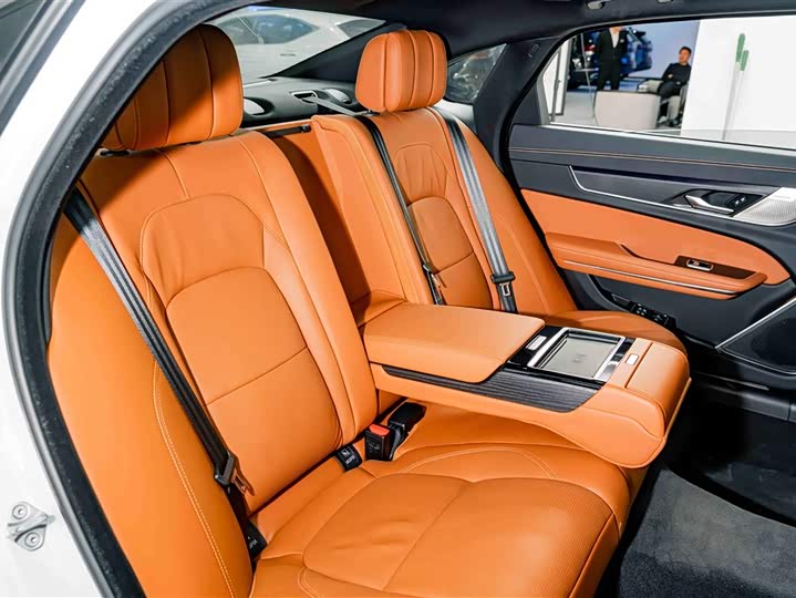 Jaguar XFL 2024 2.0 T P 300 4 WD — фото 24
