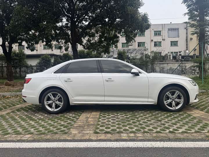 Audi A4L 2017 Plus 40 TFSI — фото 6