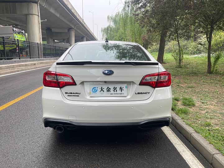 Subaru Legacy — фото 13