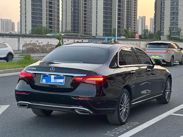 Mercedes-Benz E-Class 2023 E 260 L Sport — фото 9