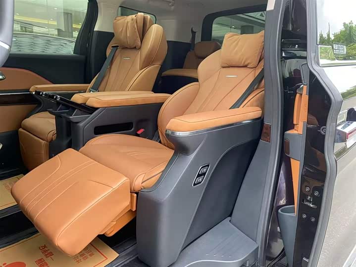 Hongqi HQ9 PHEV 2024 2.0 T 4 WD — фото 14